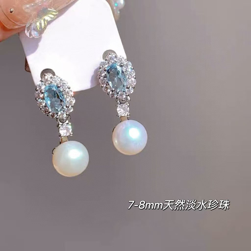 A pair of 7–8mm freshwater pearl stud earrings with ocean-inspired elegance.