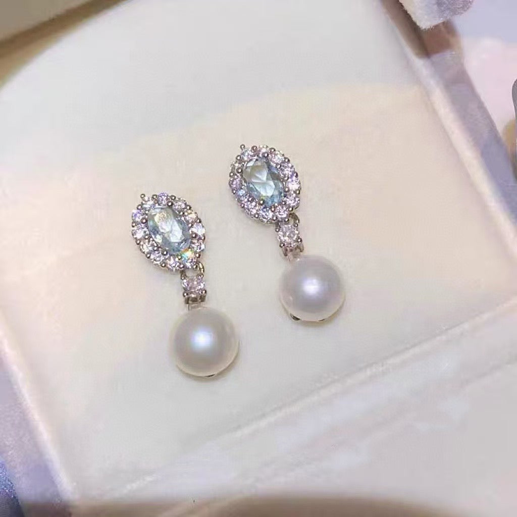 A pair of 7–8mm freshwater pearl stud earrings with ocean-inspired elegance.