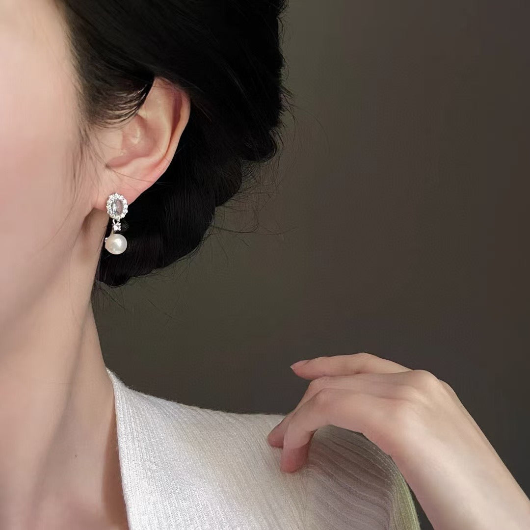 A pair of 7–8mm freshwater pearl stud earrings with ocean-inspired elegance.