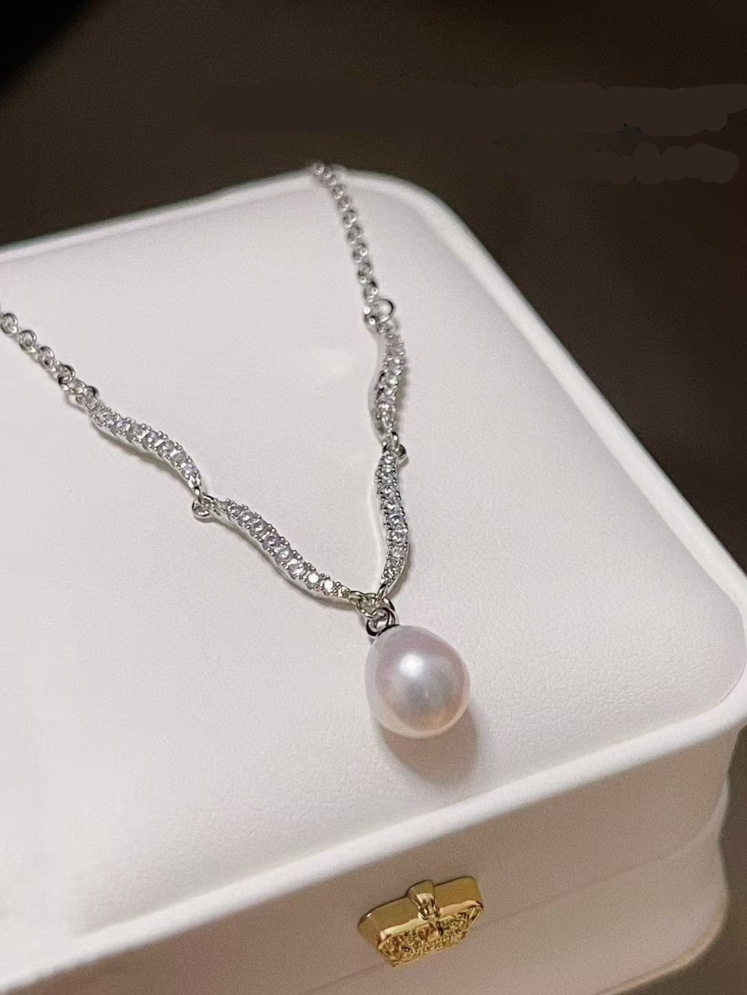 Waterwave pearl necklace with zircon shimmer and 8mm freshwater pearl