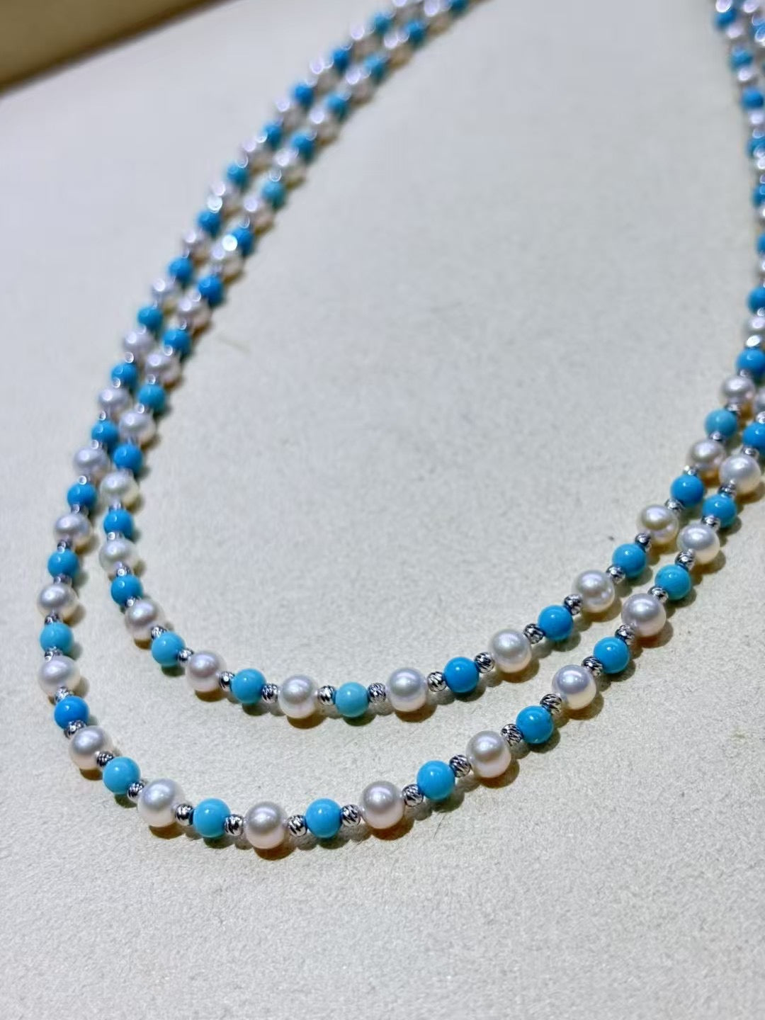 Turquoise and freshwater pearl necklace with summer tones, elegant and stylish