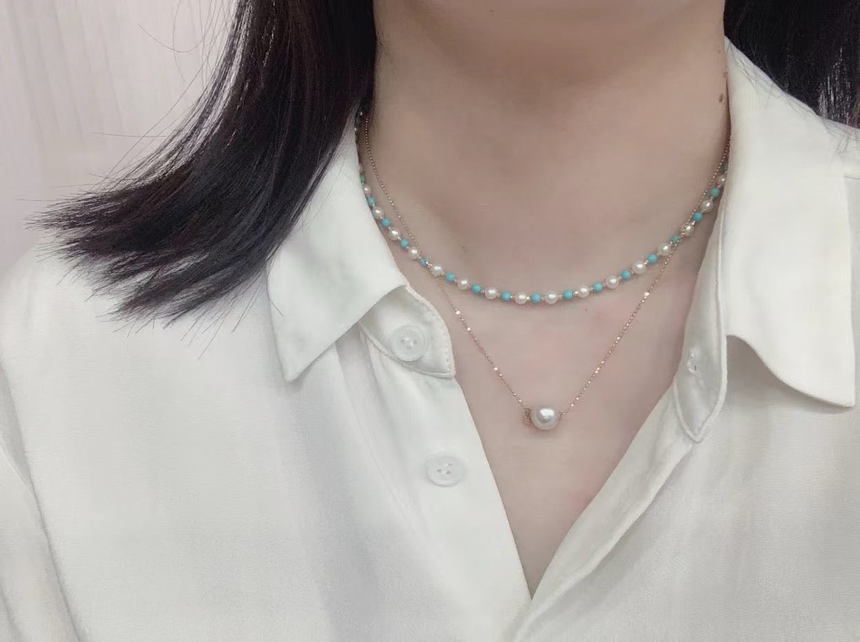 Turquoise and freshwater pearl necklace with summer tones, elegant and stylish