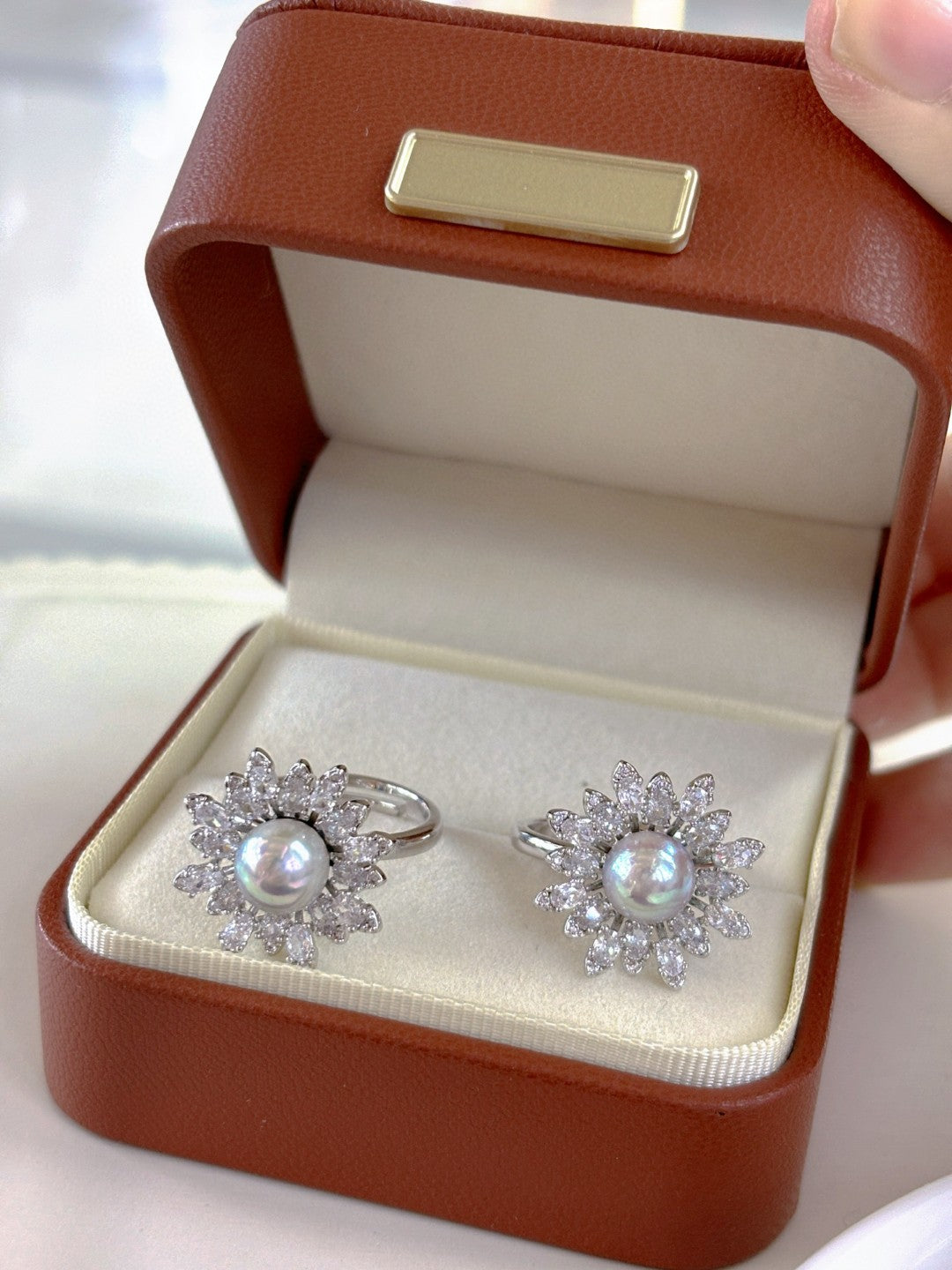 Blooming rose-inspired pearl ring with Akoya pearl and pavé stones