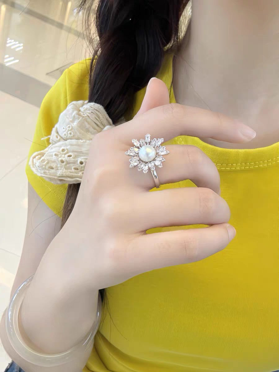 Blooming rose-inspired pearl ring with Akoya pearl and pavé stones