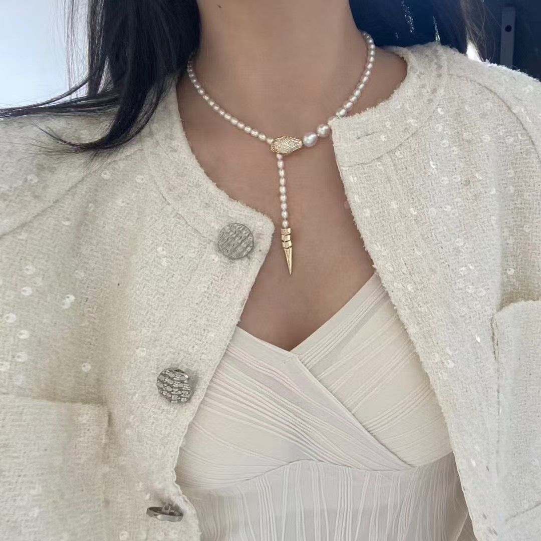 Serpentine Grace – Snake Pearl Necklace