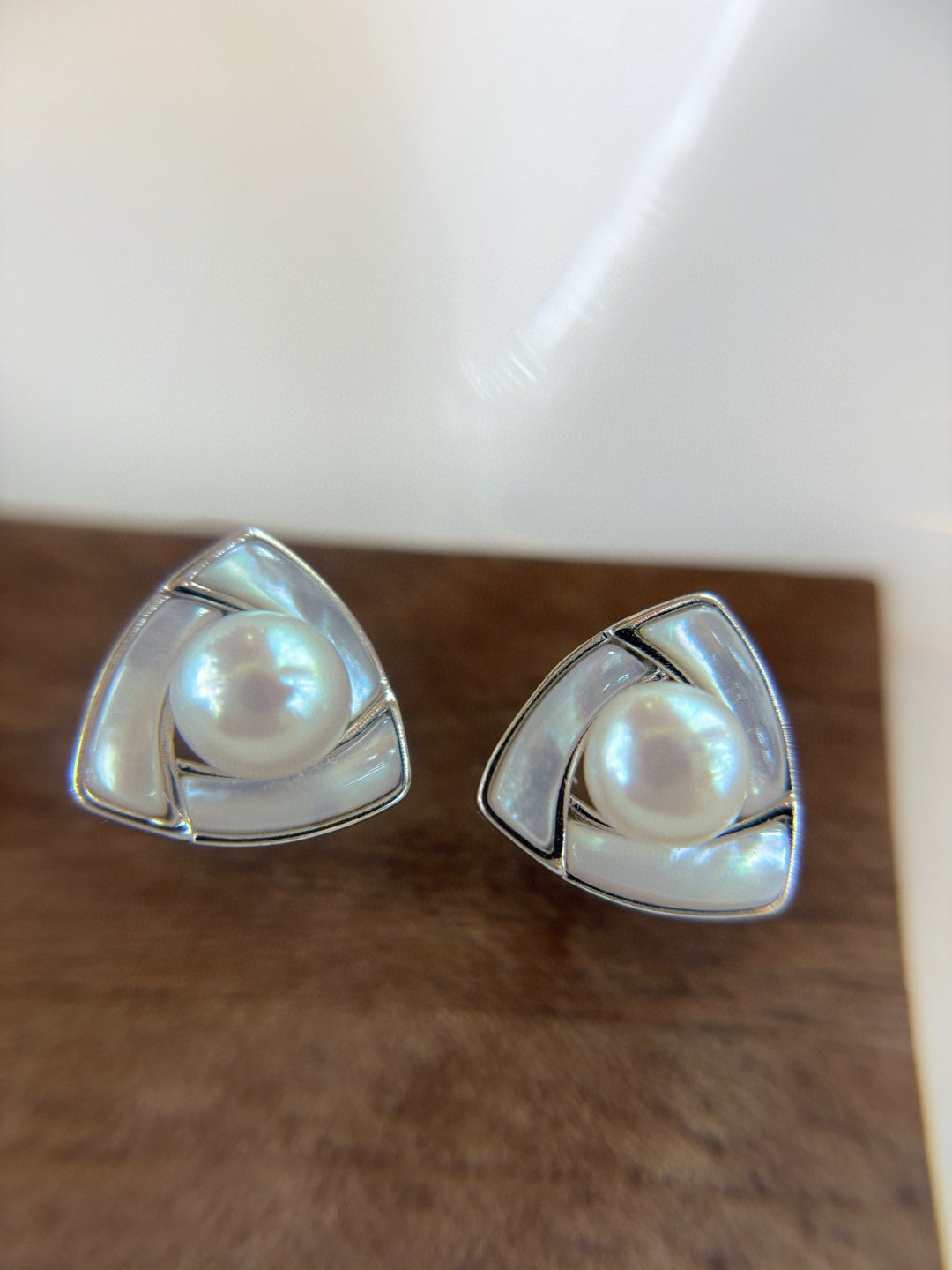 Geometric triangle earrings with mother-of-pearl and freshwater pearl on sterling silver