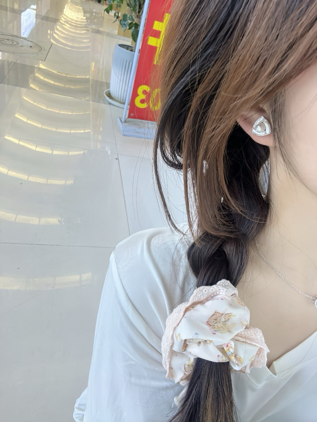 Geometric triangle earrings with mother-of-pearl and freshwater pearl on sterling silver