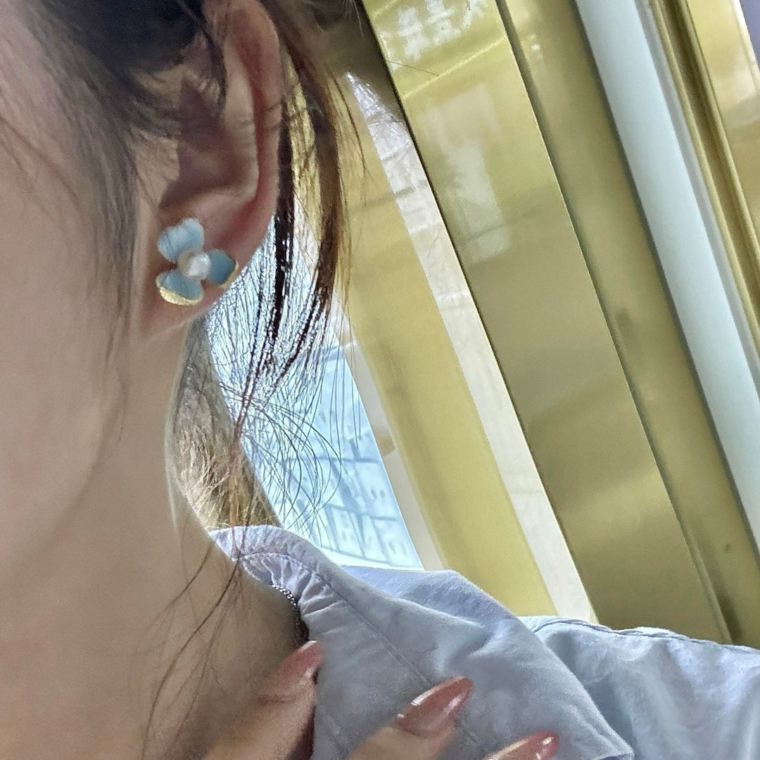 Modern Chinese petal earrings with gradient blue tones and freshwater pearl
