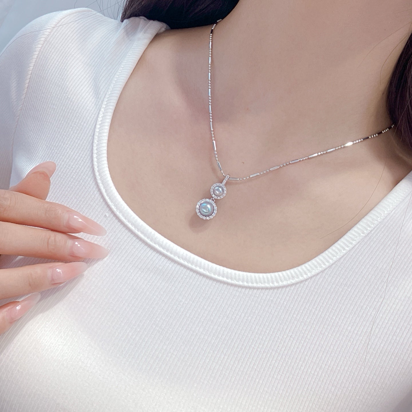Sunflower design pendant with twin Akoya pearls and chain