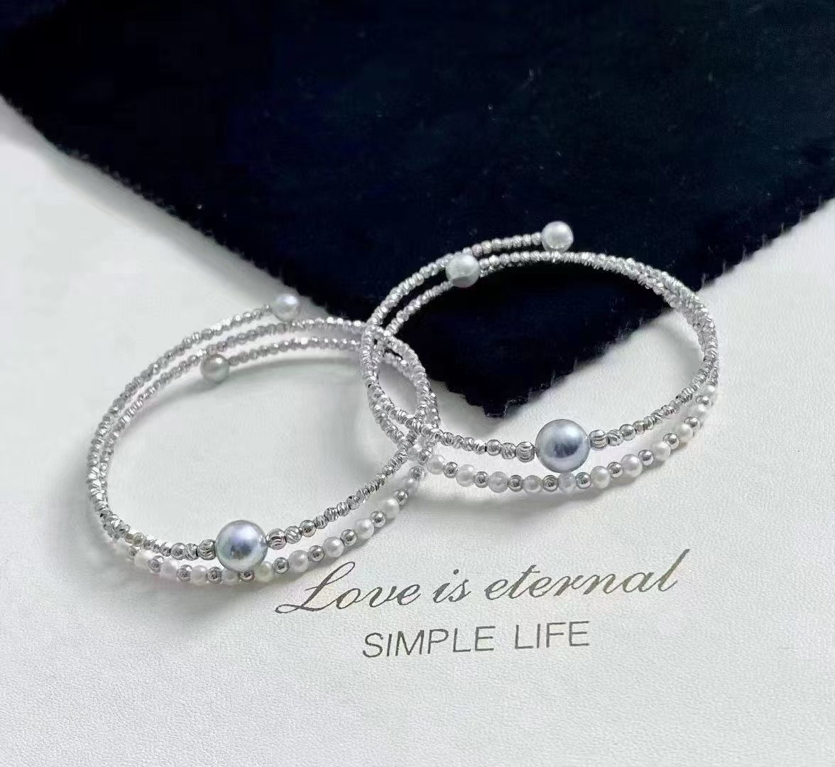 Elegant bracelet with Akoya and baby pearls