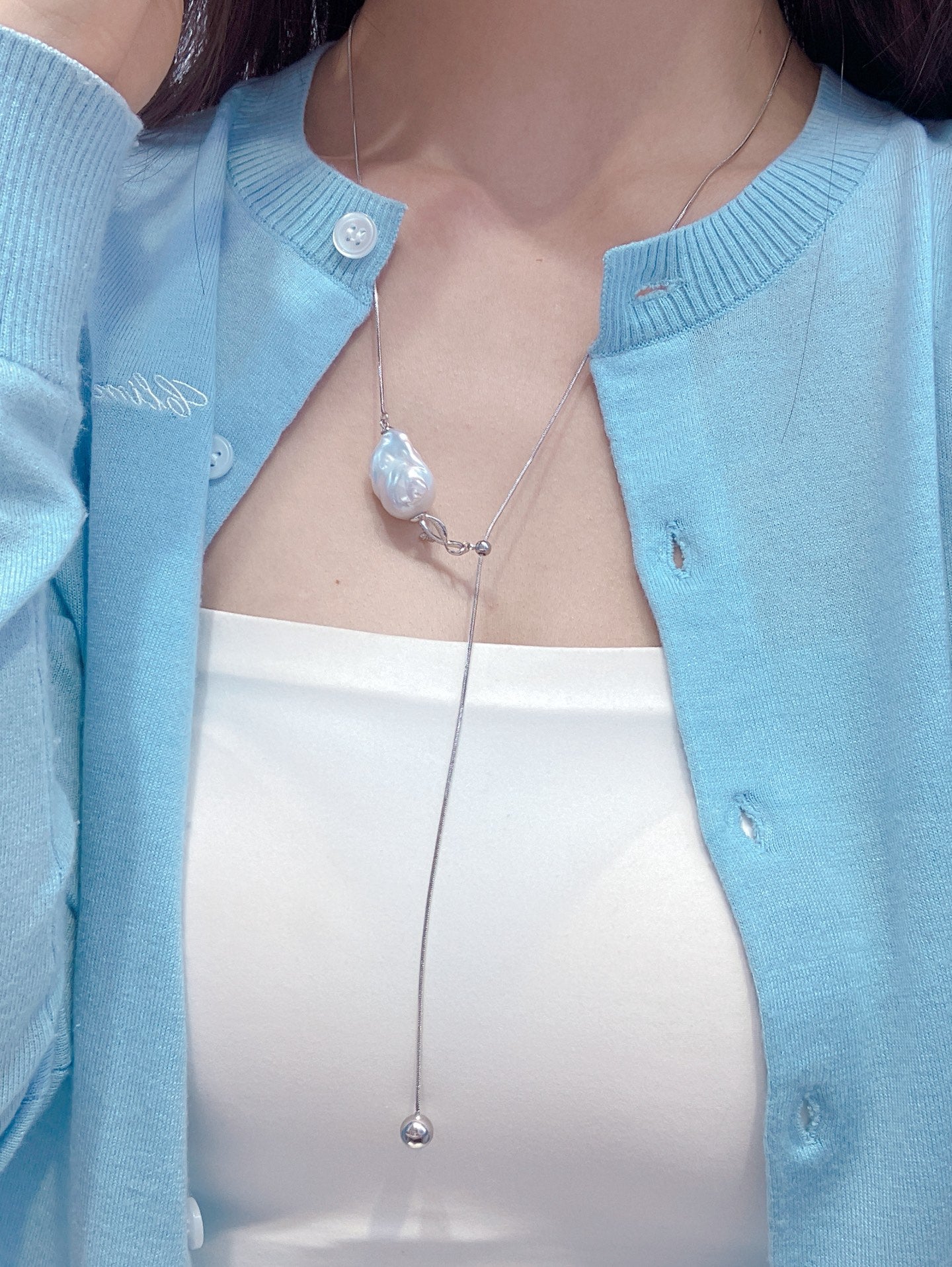 Y-shaped necklace with baroque freshwater pearls and rose charm, adjustable design