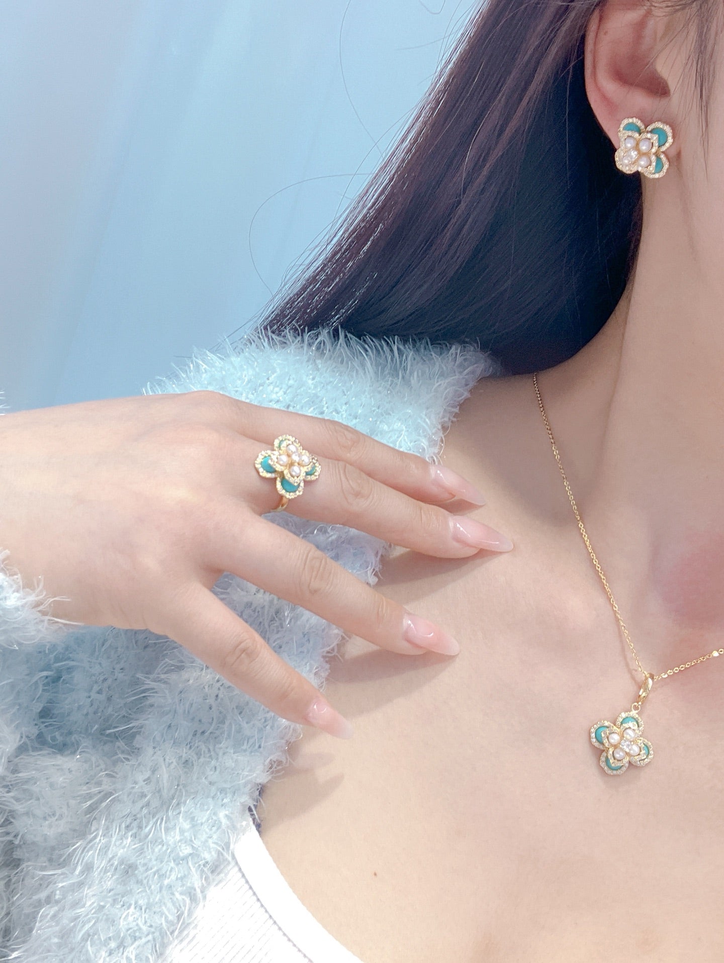 Sky blue clover pearl jewelry set with earrings, ring, and necklace
Vintage-style blue and pearl gift set by AnSes & Co.
