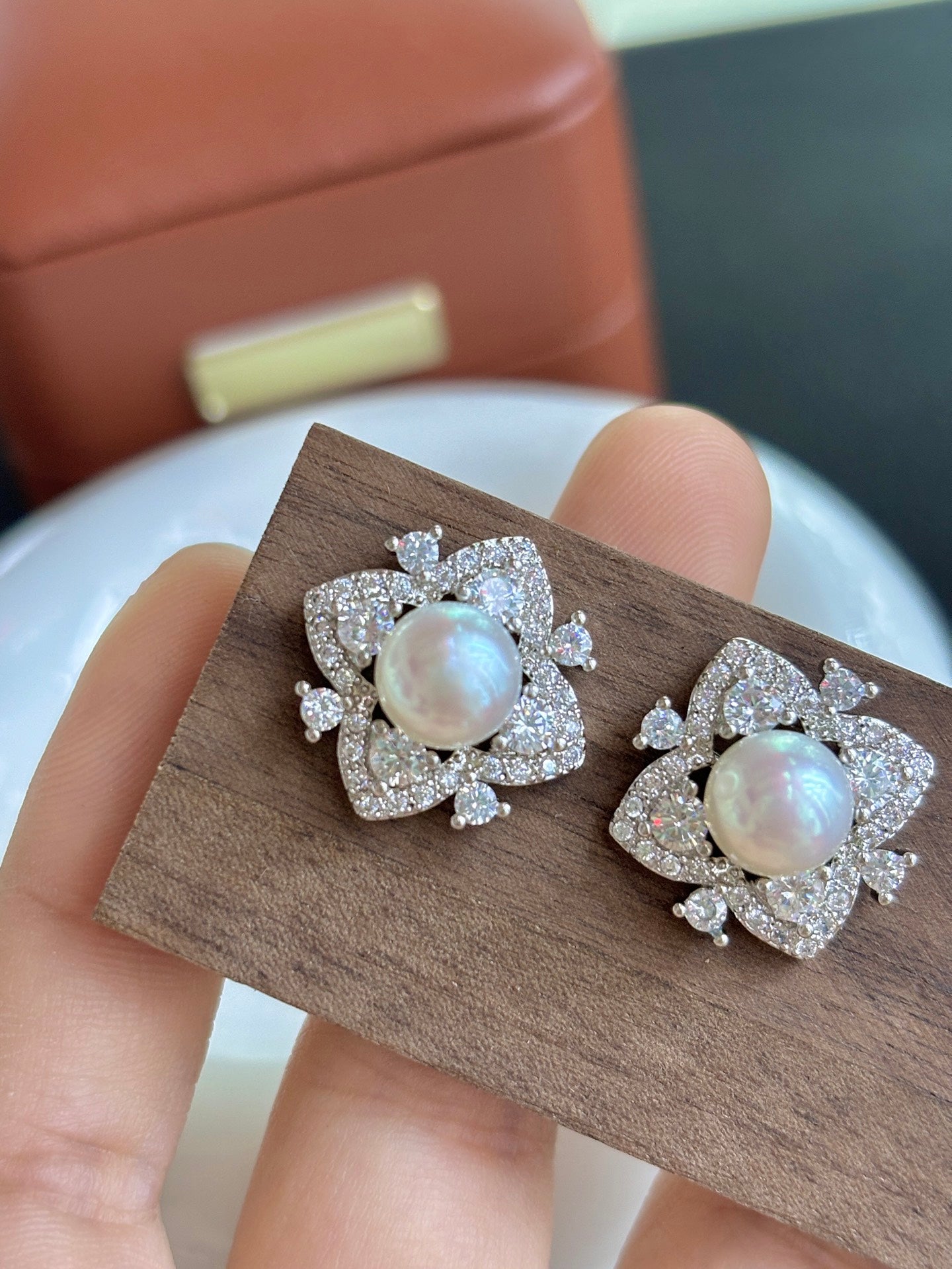 stunning jewelry set features icy crystal sparkle
