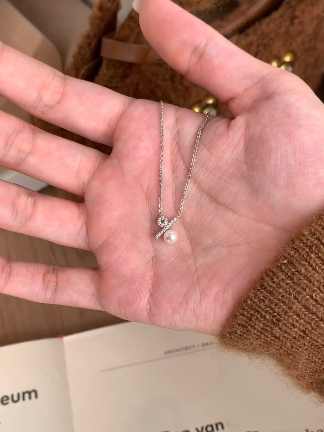Minimalist pearl percentage necklace featuring delicate freshwater pearls, perfect for off-shoulder and round-neck outfits