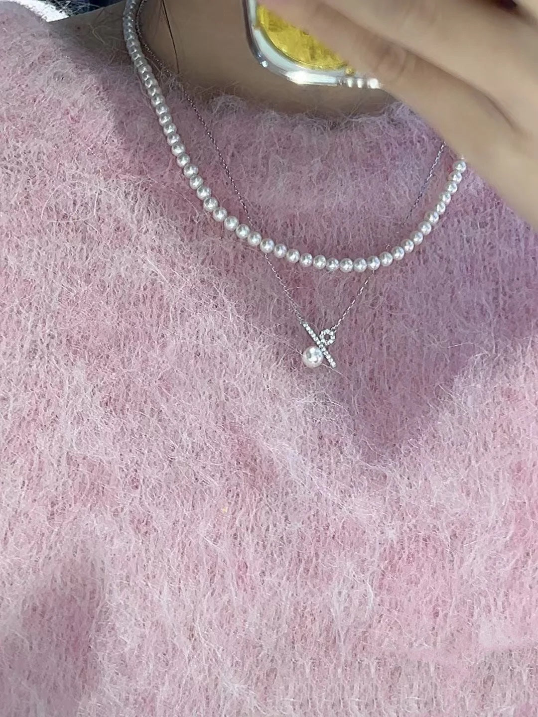 Minimalist pearl percentage necklace featuring delicate freshwater pearls, perfect for off-shoulder and round-neck outfits