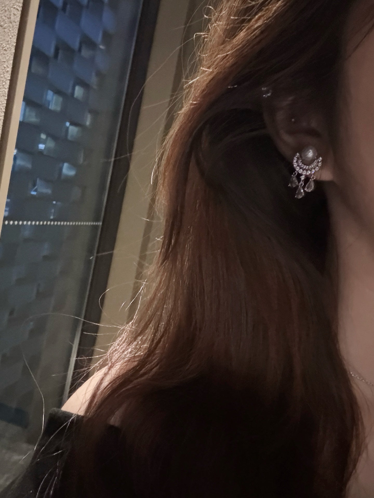 Shimmering tassel-style earrings with waterdrop pearls and sparkling zirconia on silver posts