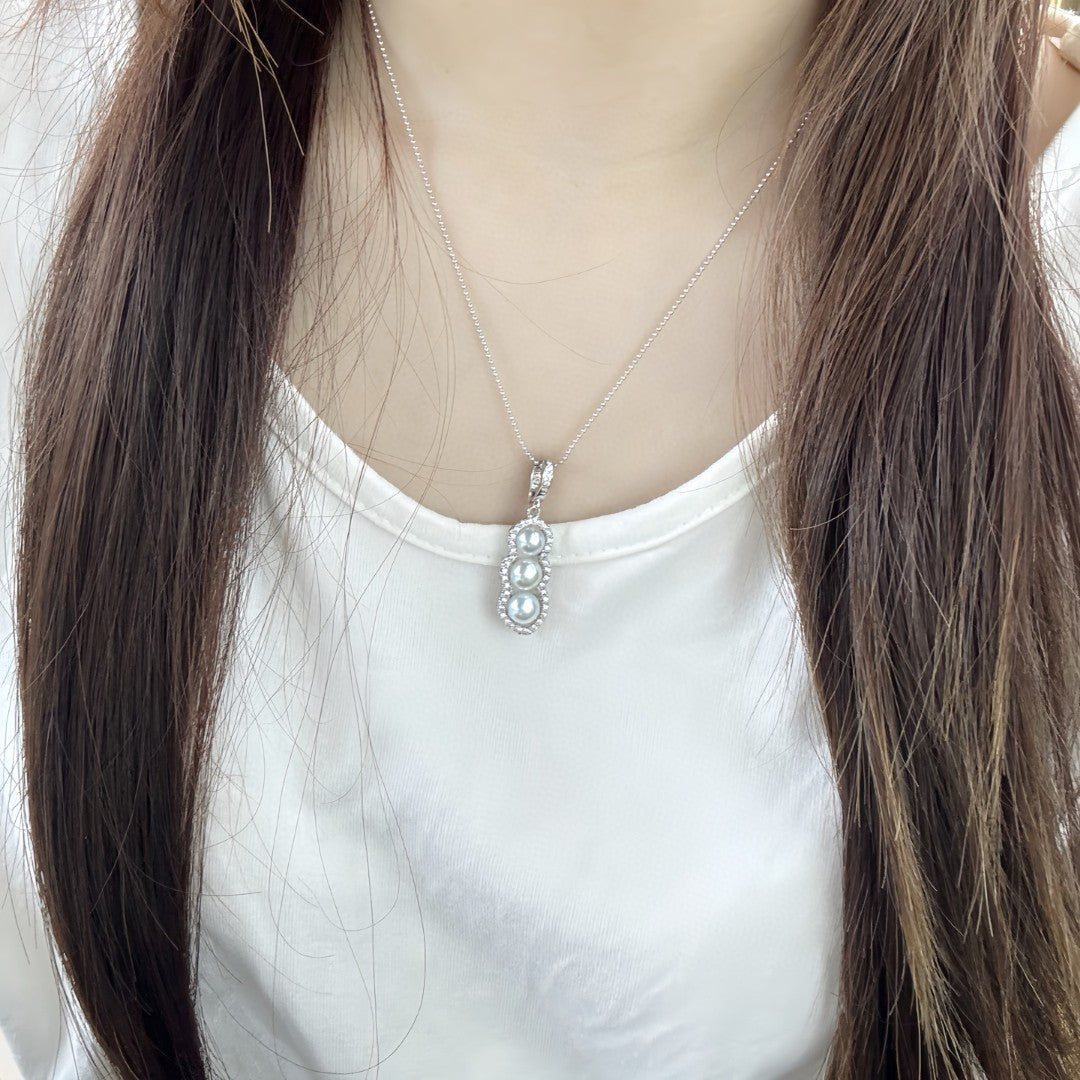 Vintage-style freshwater pearl drop pendant with bean clasp and 14K gold-plated adjustable chain