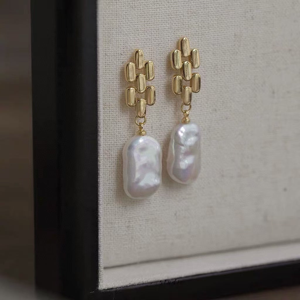 Baroque Silver Bar Earrings – Vintage Meets Modern