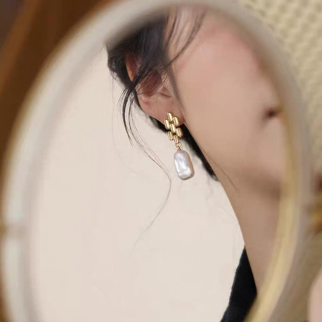 Baroque Silver Bar Earrings – Vintage Meets Modern