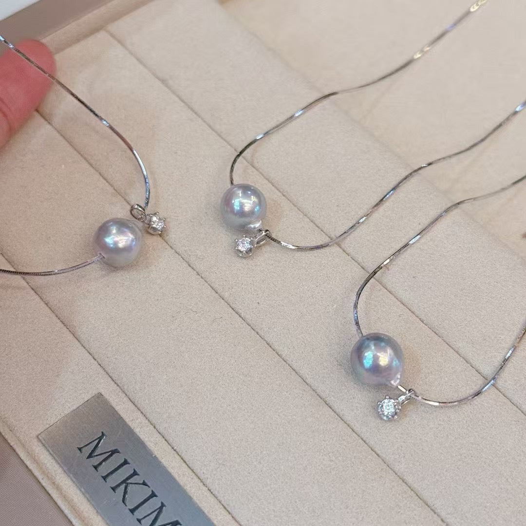 Close-up of 8–9mm aurora pearl in minimal pendant setting