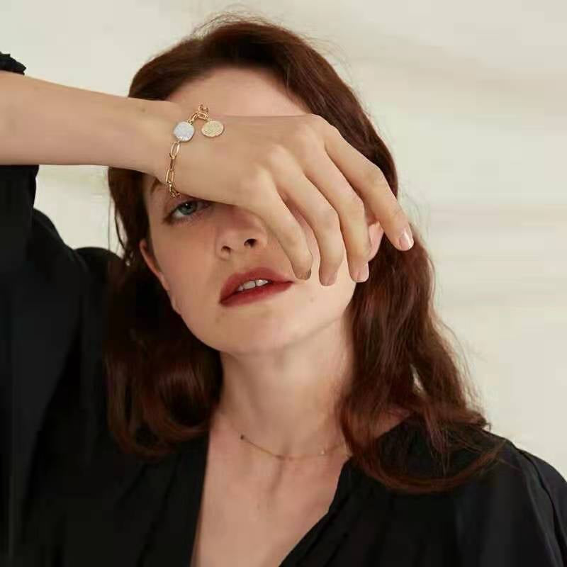 Model wearing trendy baroque pearl bracelet for summer