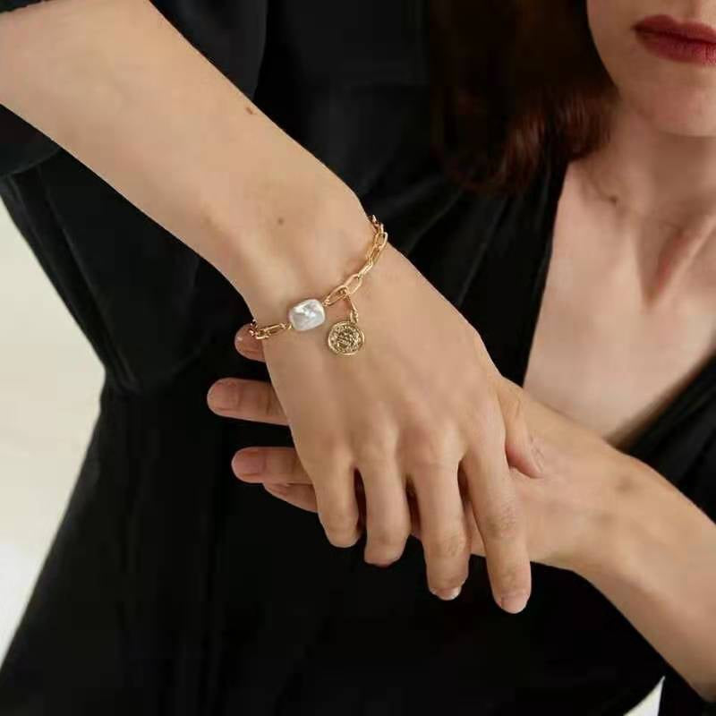 Model wearing trendy baroque pearl bracelet for summer