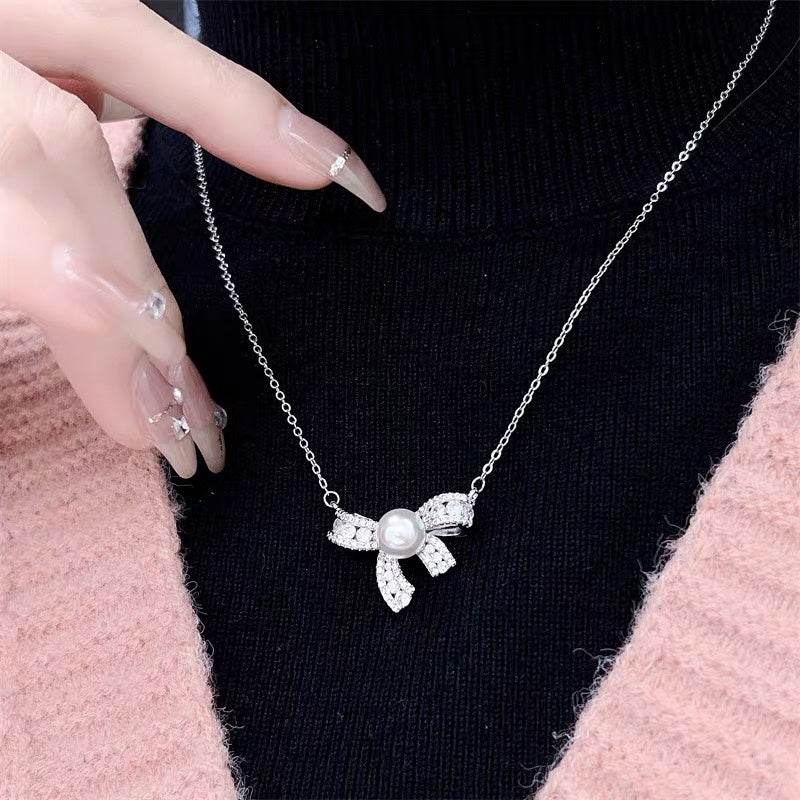 Close-up of dazzling bow pearl necklace