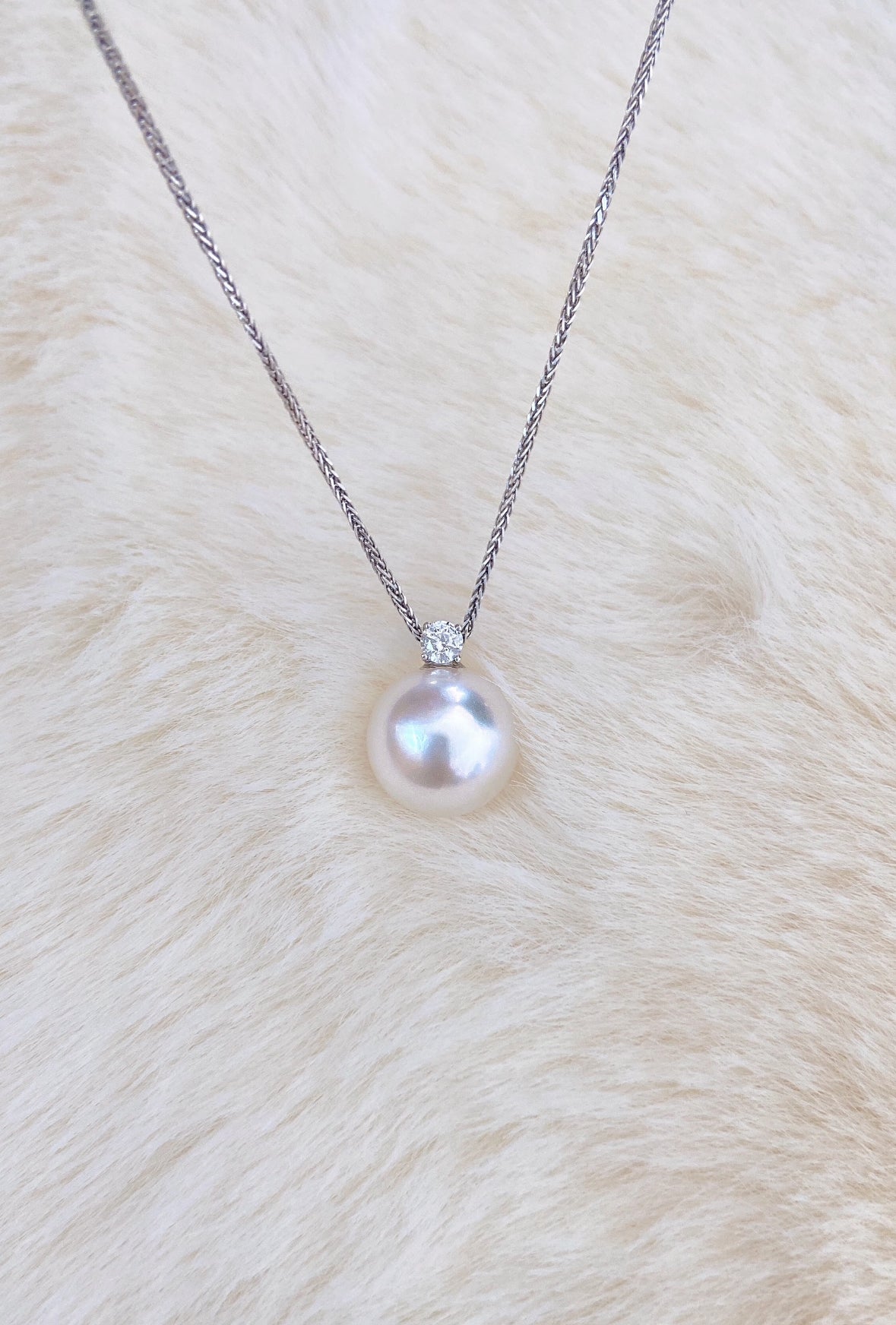 Radiant Edison pearl Diana-style pendant in silver setting