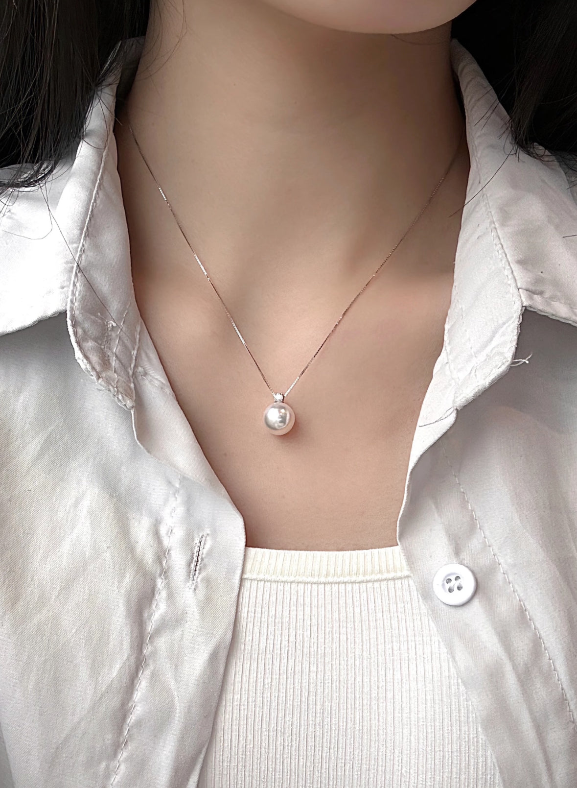 Radiant Edison pearl Diana-style pendant in silver setting