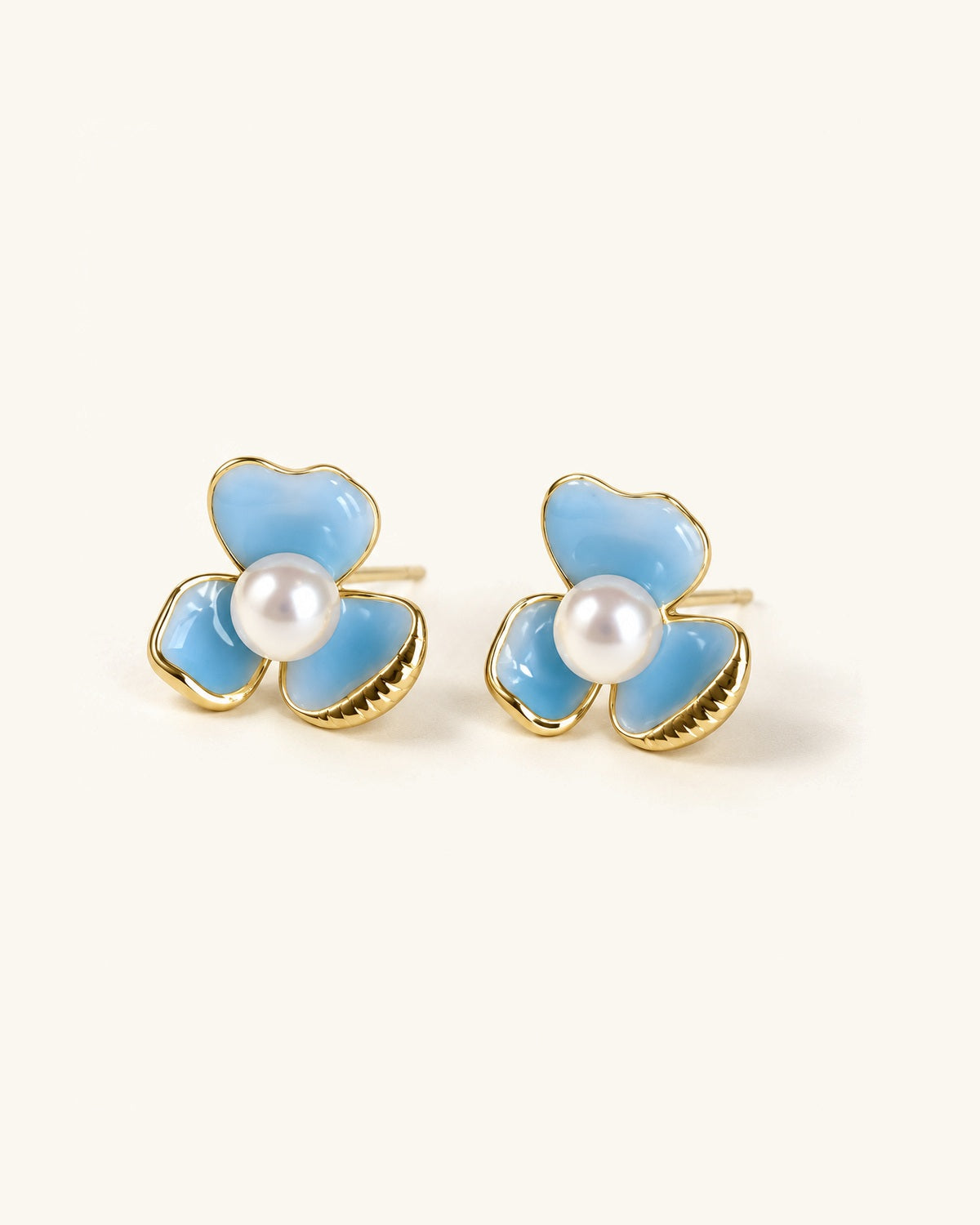 Fleur Azur Petal Pearl Studs