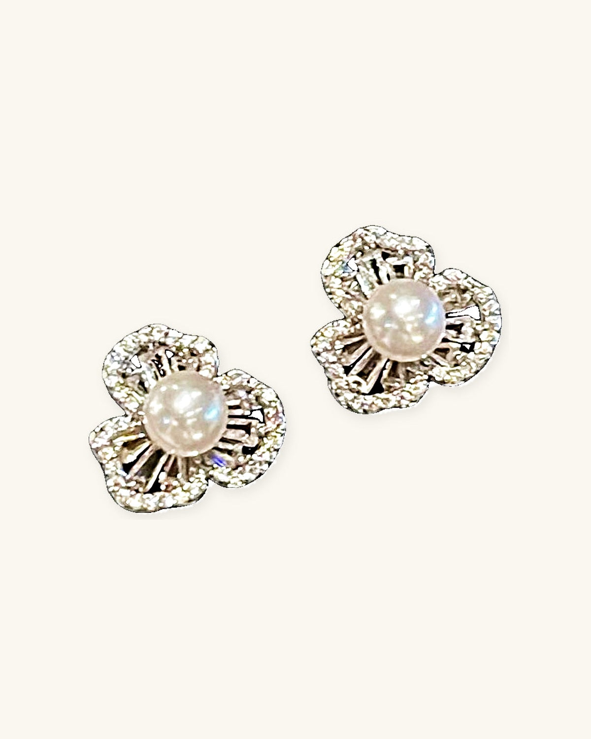 Clover Pearl Stud Earrings