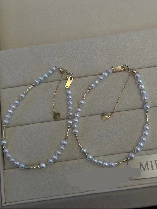 Minimalist bracelet with 3–4mm freshwater baby pearls and 14k gold-plated adjustable chain, delicate and elegant design.