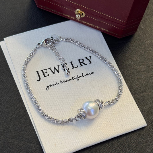 Bracelet with large Edison freshwater pearl and twisted 14k gold-plated crystal chain.