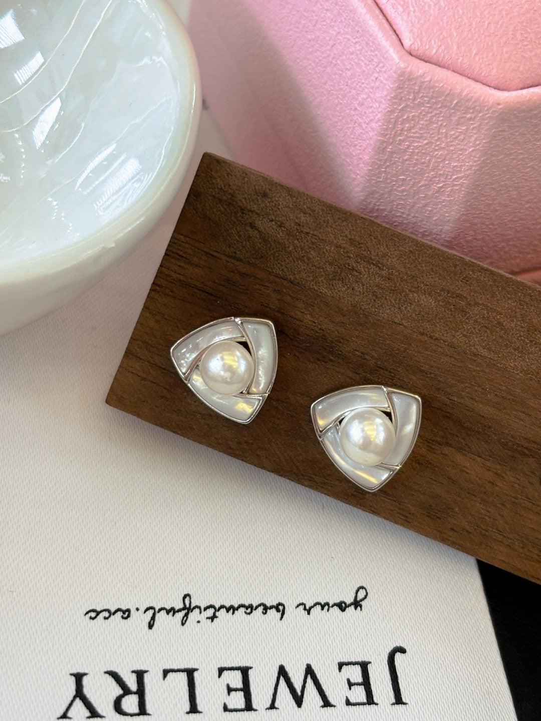 Geometric triangle earrings with mother-of-pearl and freshwater pearl on sterling silver