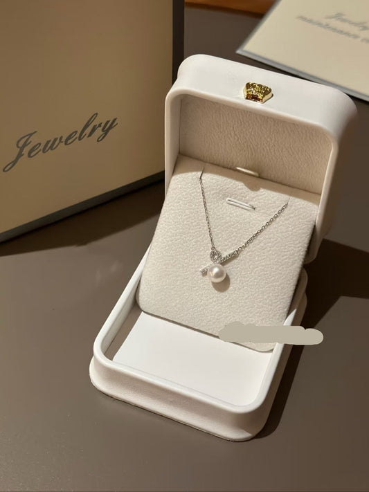 Minimalist pearl percentage necklace featuring delicate freshwater pearls, perfect for off-shoulder and round-neck outfits