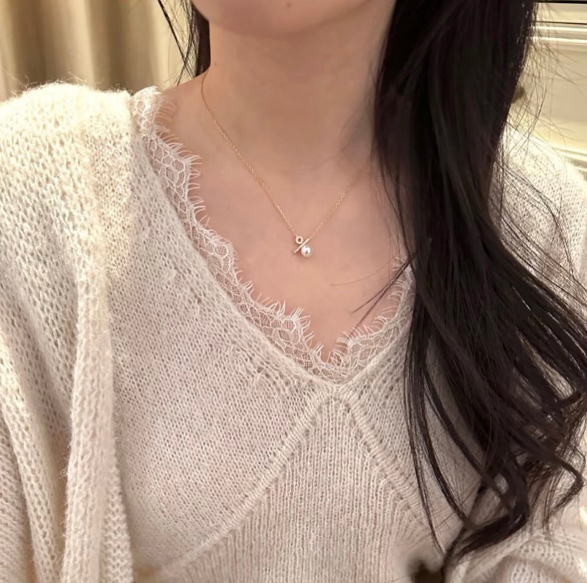 Minimalist pearl percentage necklace featuring delicate freshwater pearls, perfect for off-shoulder and round-neck outfits