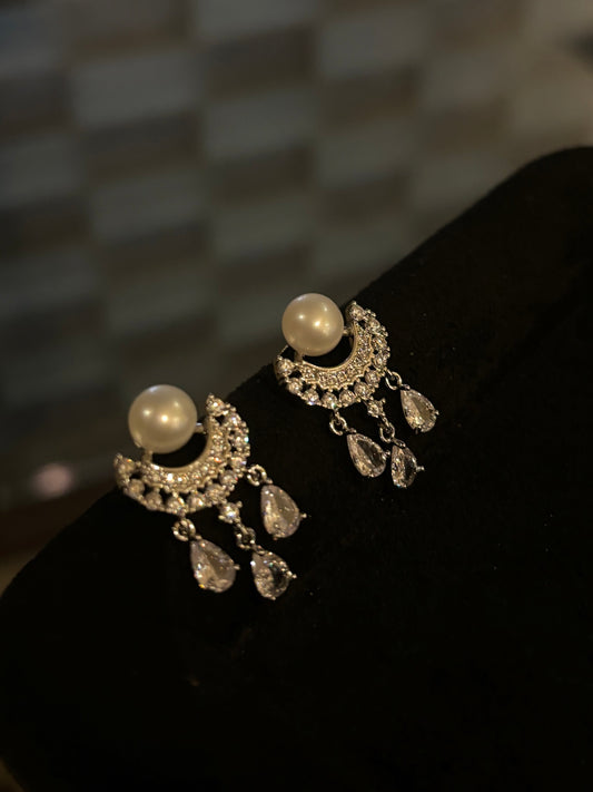 Shimmering tassel-style earrings with waterdrop pearls and sparkling zirconia on silver posts