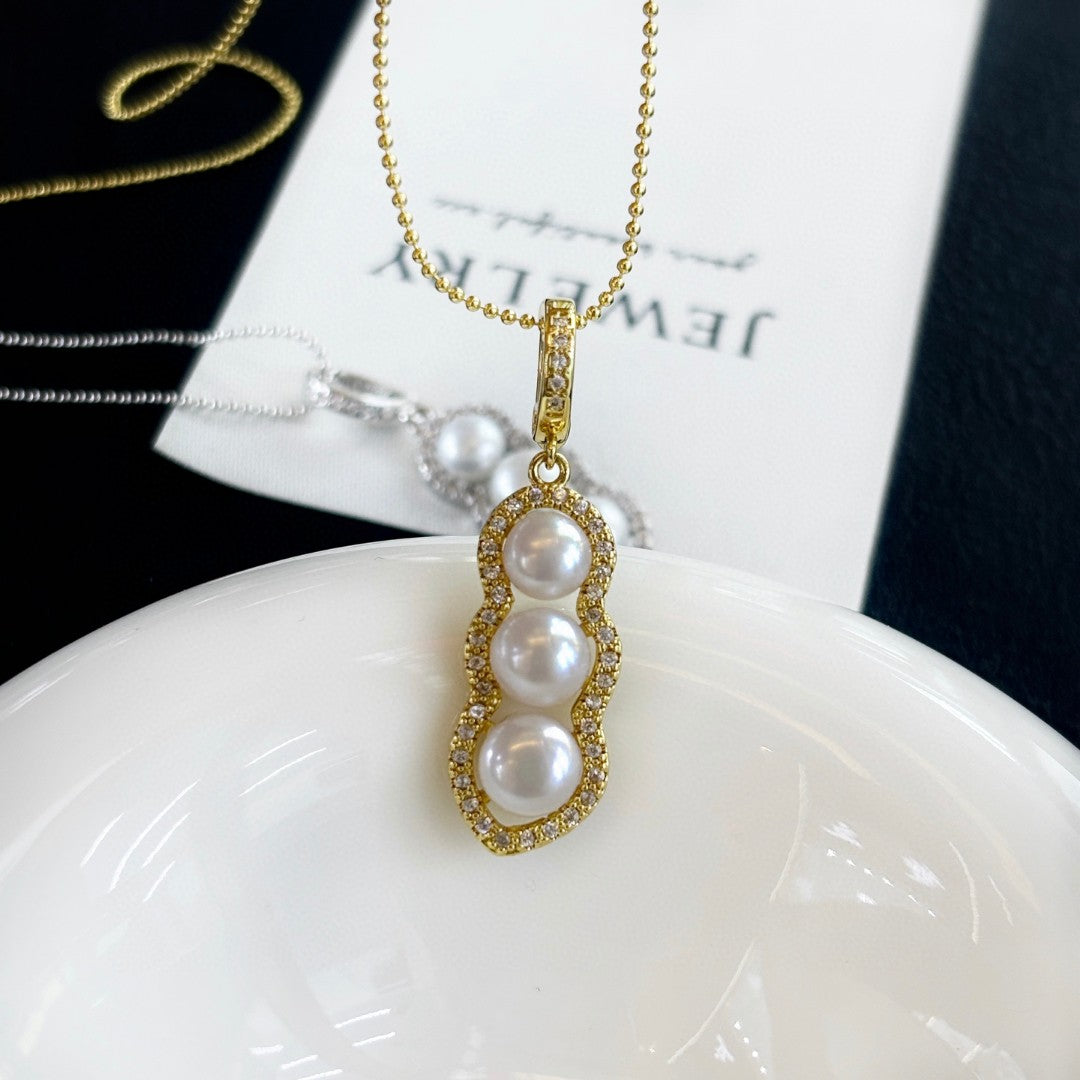 Vintage-style freshwater pearl drop pendant with bean clasp and 14K gold-plated adjustable chain