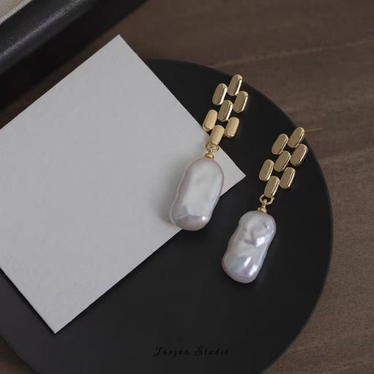 Baroque Silver Bar Earrings – Vintage Meets Modern