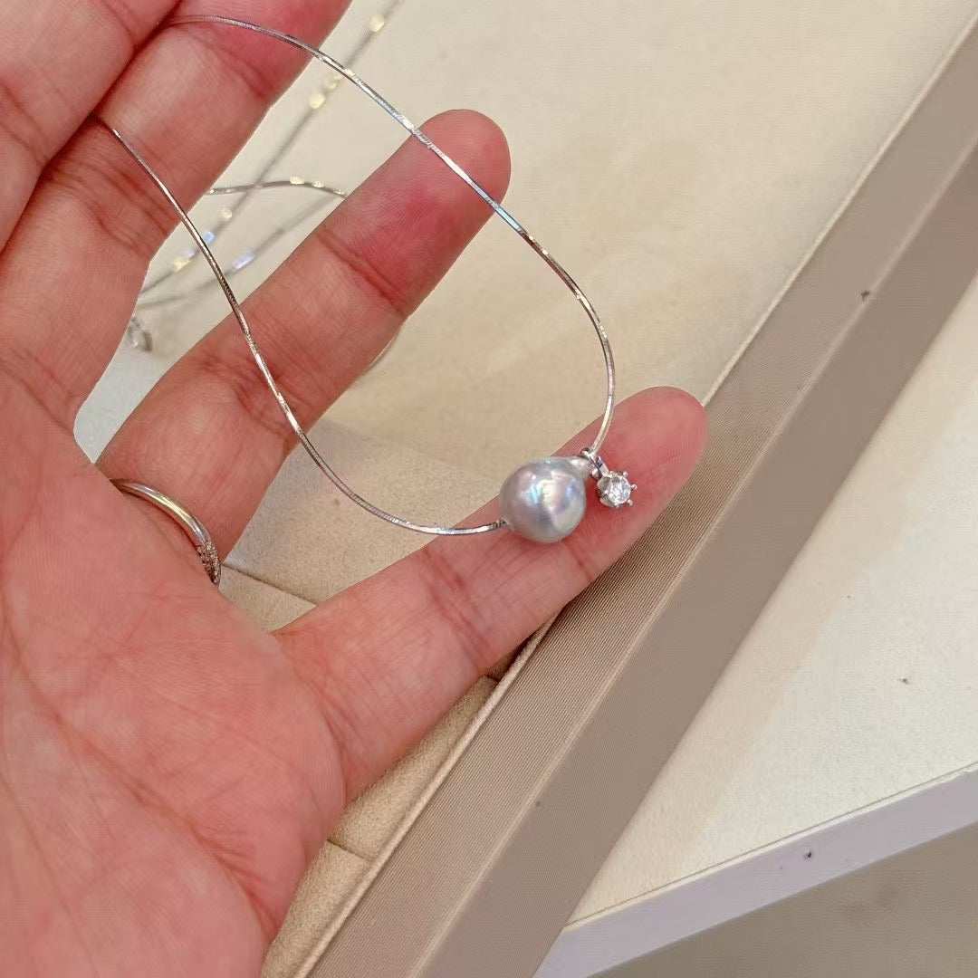 Close-up of 8–9mm aurora pearl in minimal pendant setting