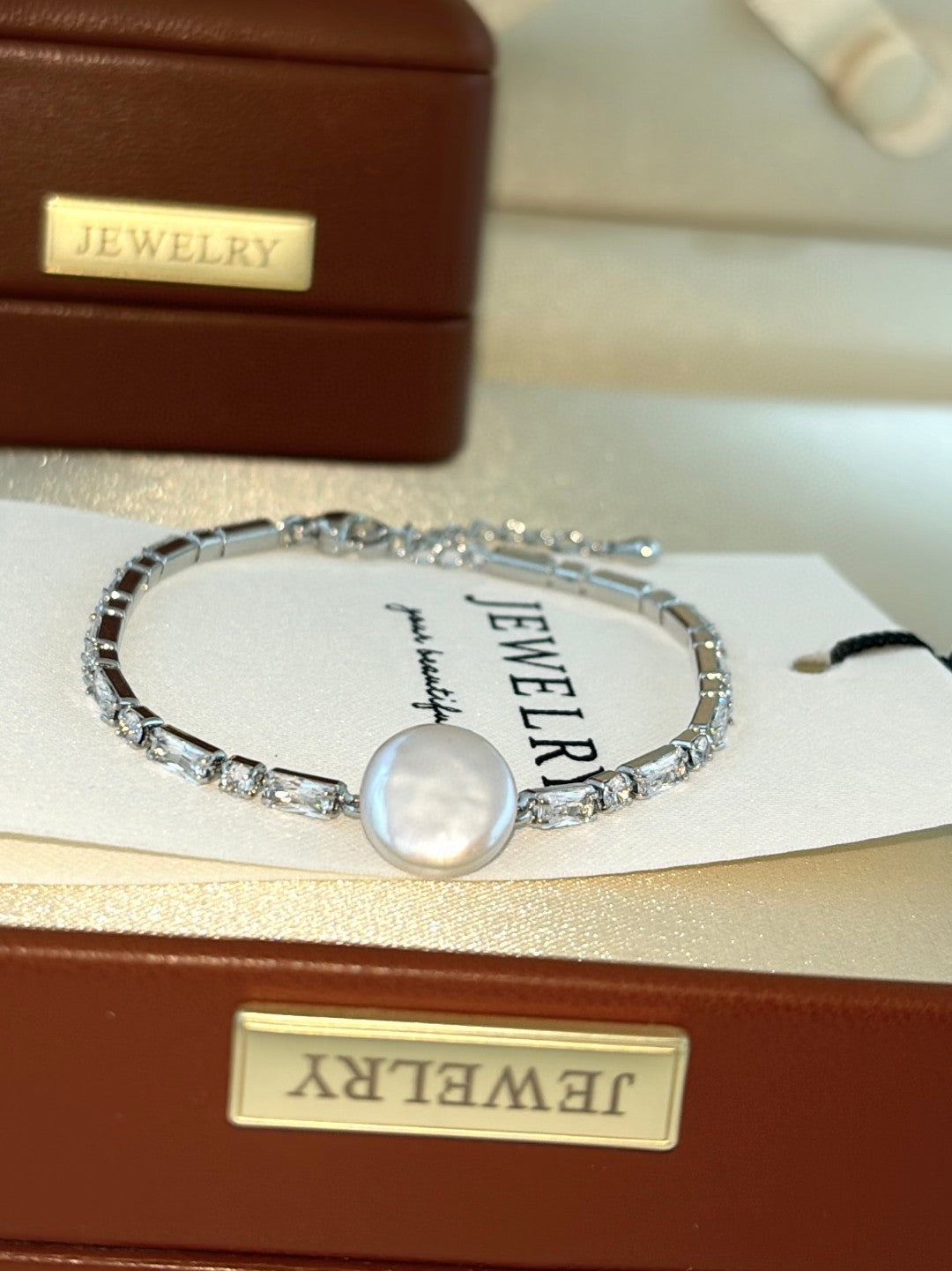 Close-up of button pearls and intricate new Chinese style setting