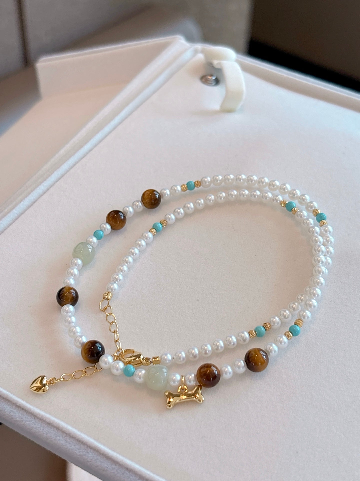 Close-up of 3.5–4mm aurora pearls and natural stone detailing