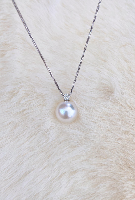Radiant Edison pearl Diana-style pendant in silver setting
