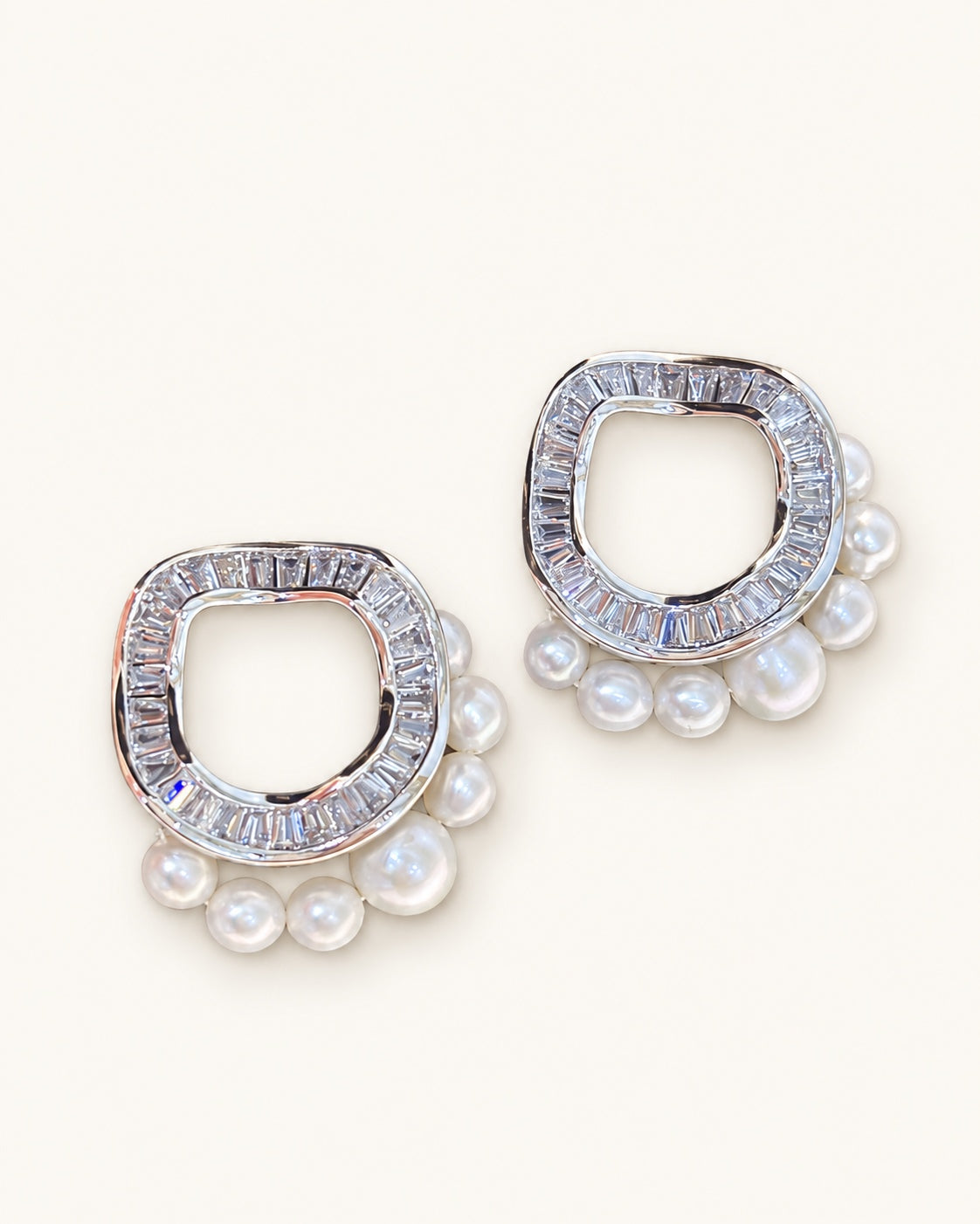 Elysian Pearl Vintage Circle Pearl Stud Earrings