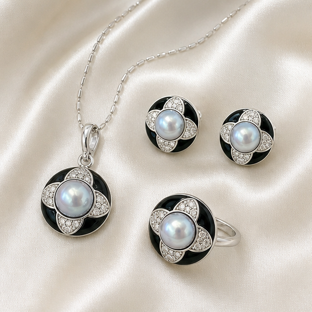 Éclat – Vintage Couture Akoya Pearl Set photographed on ivory satin