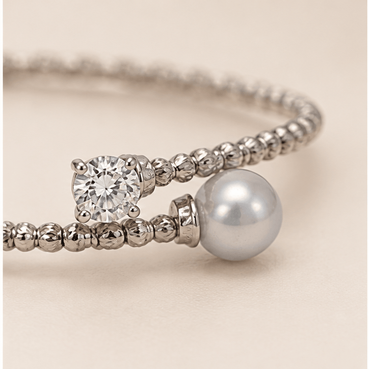 Akoya Memory – Pearl Bangle — detail view